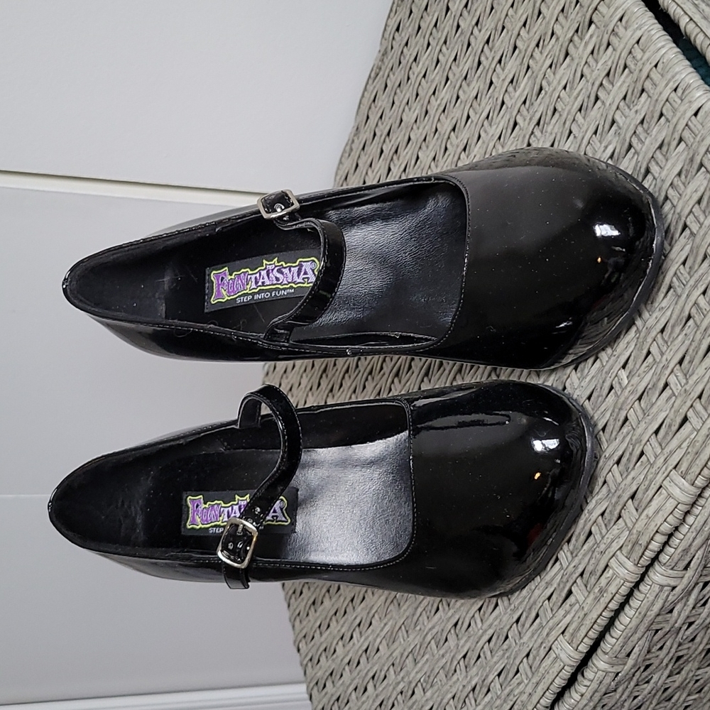 Black Mary Jane high heels